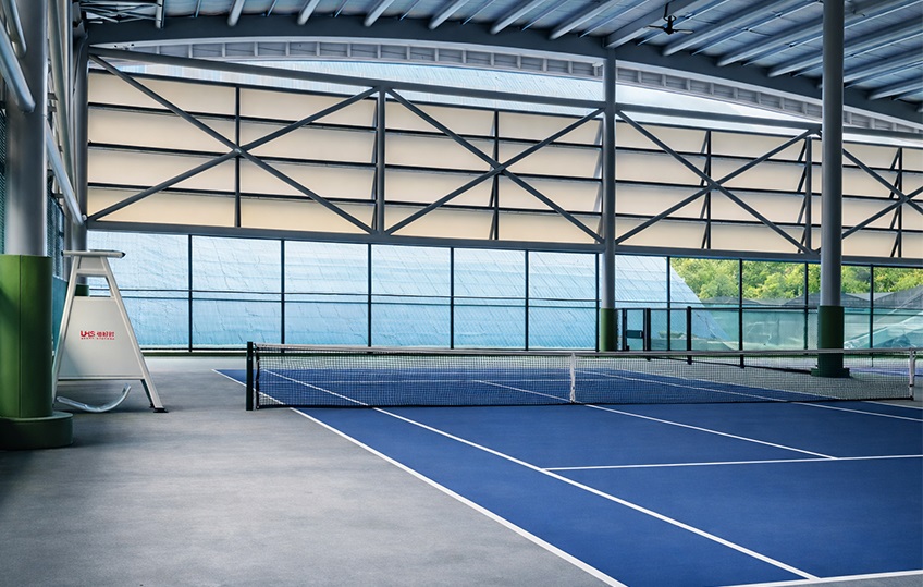 Tennis court exterior membrane structure